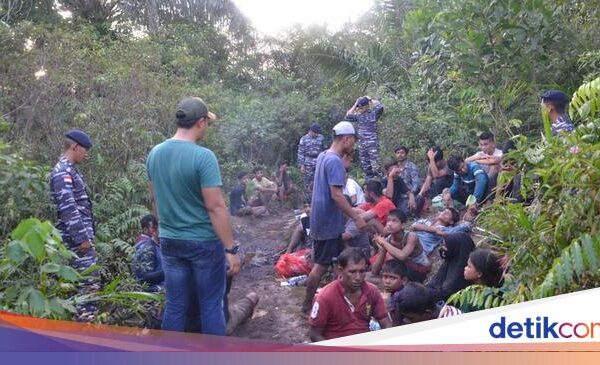 Authorities intercept illegal wildlife smuggling in a forested area.