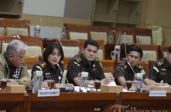 Judicial officials and DPR RI members during a hearing session.